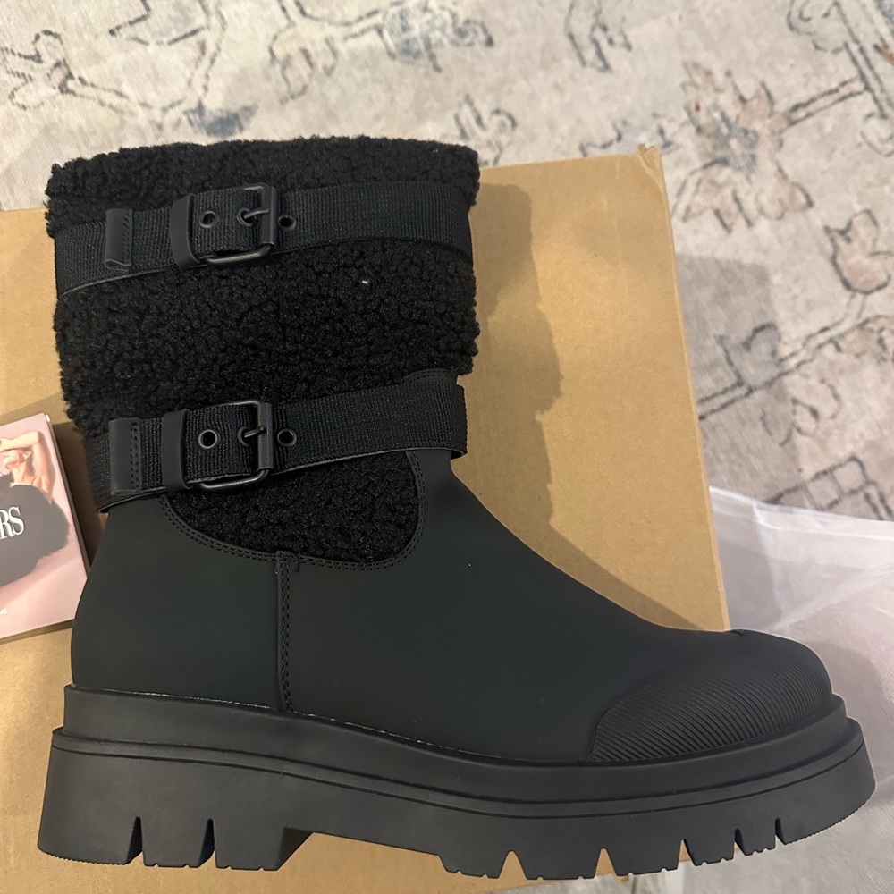 Dream Pairs Black Winter Boots with Buckle Detail